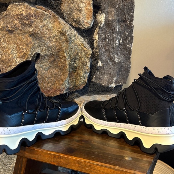 SPERRY size 9 Plushwave Black Water resistant bootie - Picture 8 of 8